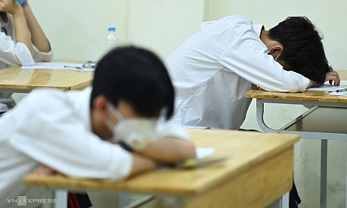 'Chỉ tốt nghiệp cấp ba khó kiếm lương 15 triệu đồng'