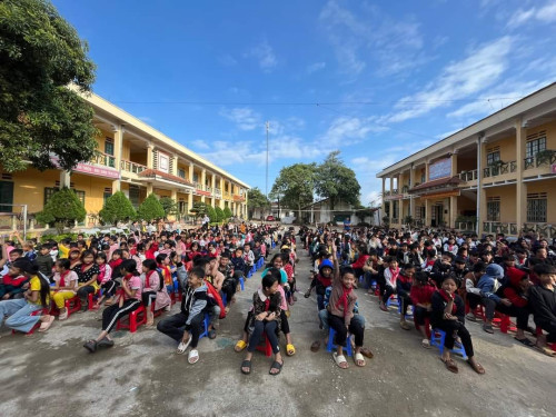 Chiến dịch “Trang sách cho em” Mang tri thức đến với học sinh vùng cao Bát Xát