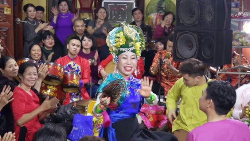 Nghệ sĩ Tuyết Tuyết bảo tồn và phát huy giá trị của nghi lễ Chầu văn