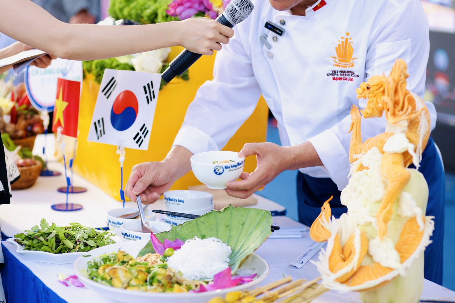 Món bún chả cá Thăng Long của đầu bếp Đặng Đình Mạnh (Ảnh: Thúy Hằng) 