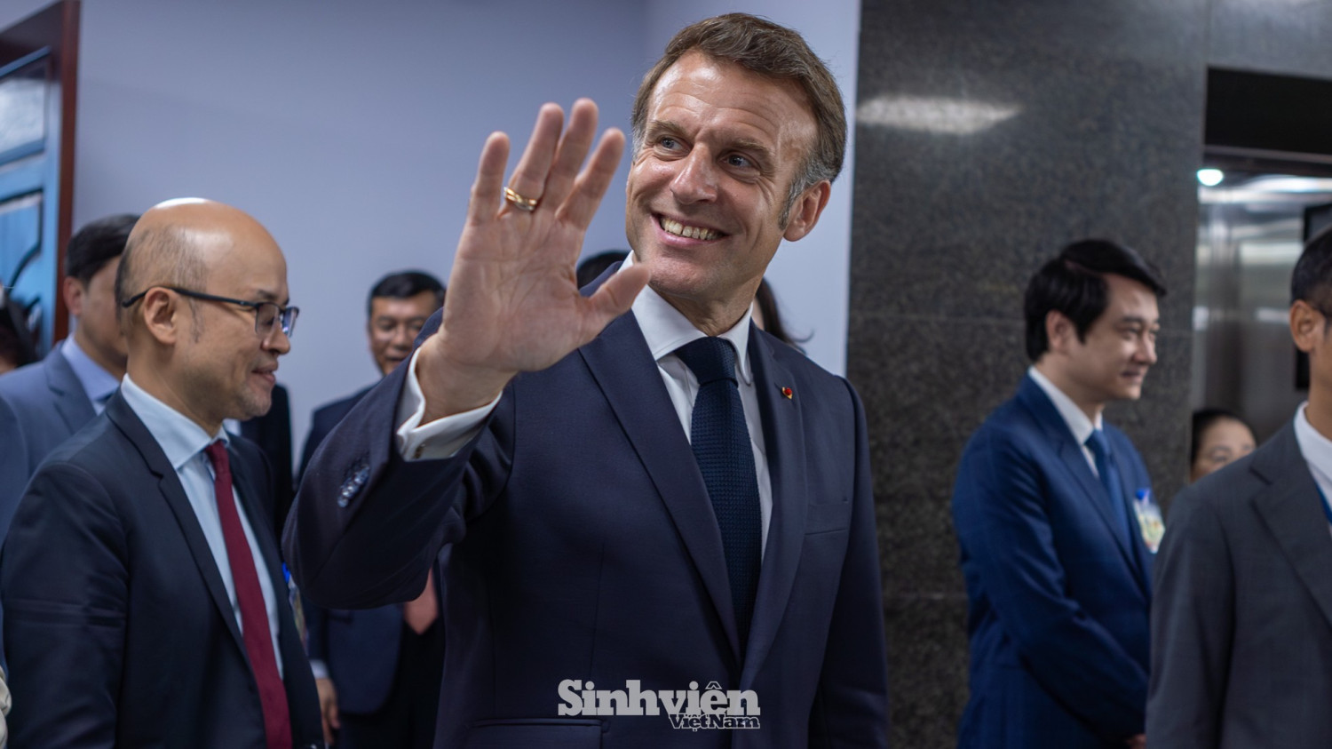Tổng thống Pháp Emmanuel Macron, Phó Chủ tịch nước Võ Thị Ánh Xuân thăm và làm việc tại Trường USTH